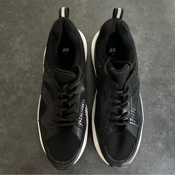 NWOT H&M Chunky Platform Sneaker - Picture 2 of 3